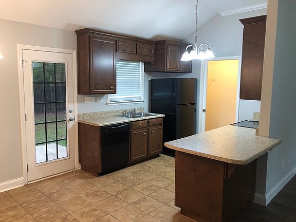 3rd image of 105 Senah Dr