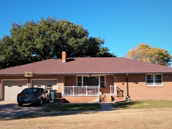 657 1st St, Phillipsburg, KS 67661