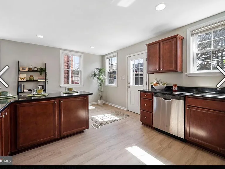 836 Conestoga Rd — Photo 20