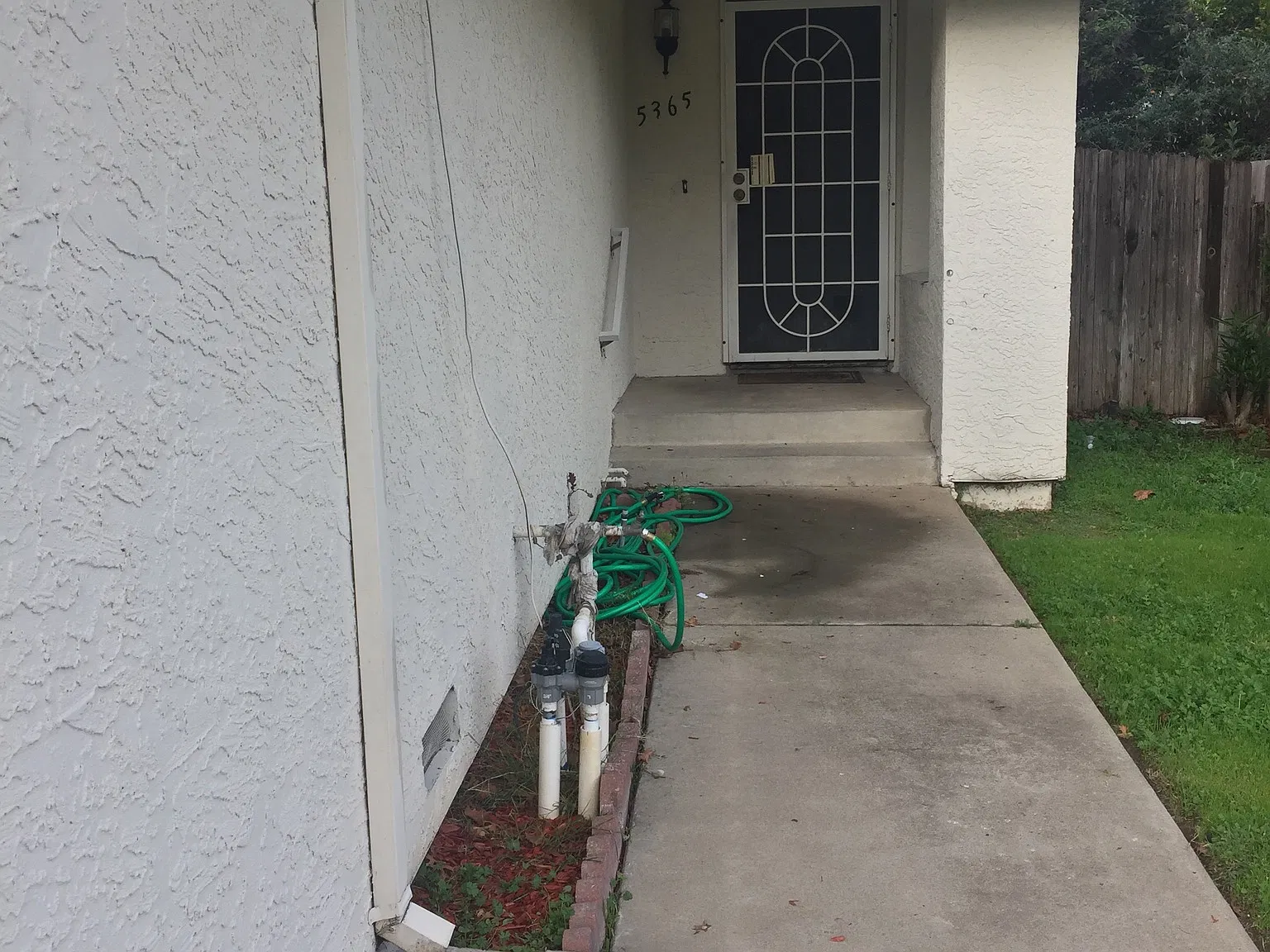 Yvette Way - 107 C — Photo 2