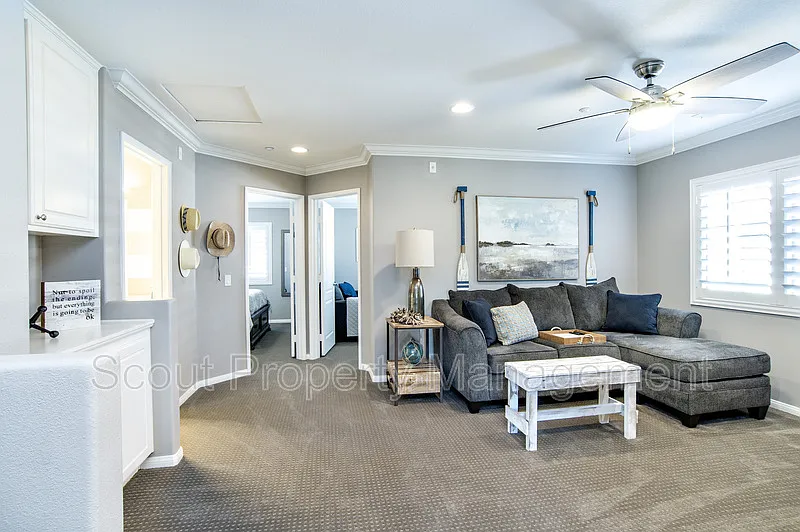 3 bed, 2.5 bath, 1670 sqft, $3,950 — Photo 4