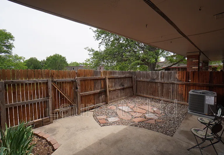 1110 Dexter St — Photo 18