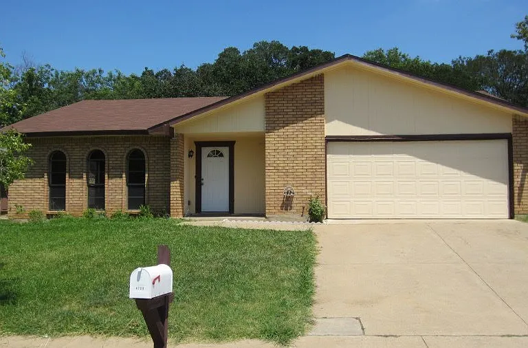 4709 Woodfield Dr — Photo 1