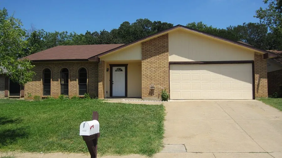 4709 Woodfield Dr