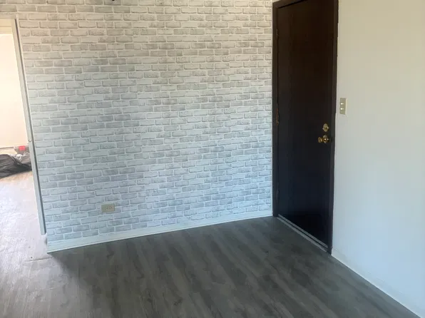 1306 Crab Apple Ct APT 200, Naperville, IL 60540