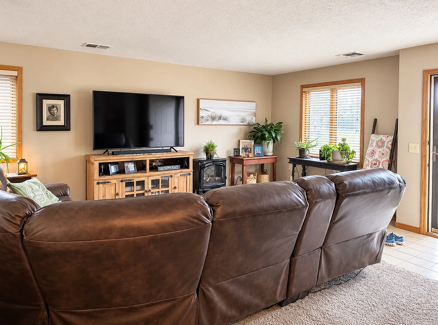 609 Huehl Cir — Photo 3