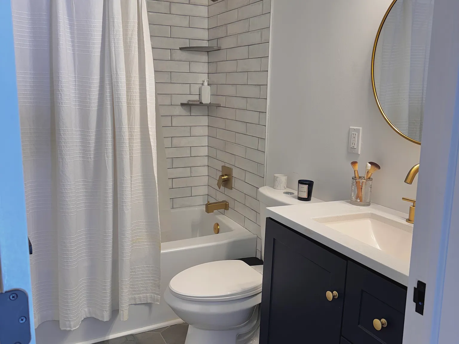 3 bed, 1350 sqft, $3,700 — Photo 4