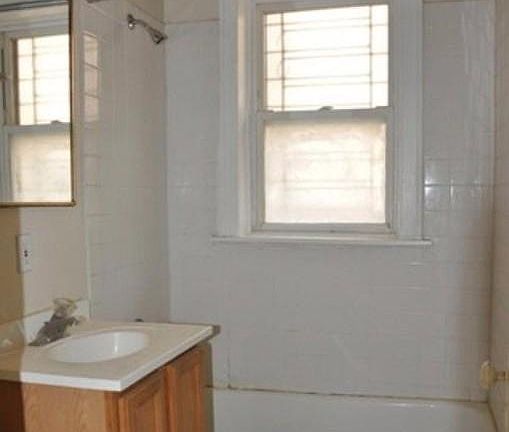 4th image of 3915 N Southport Ave APT 3W