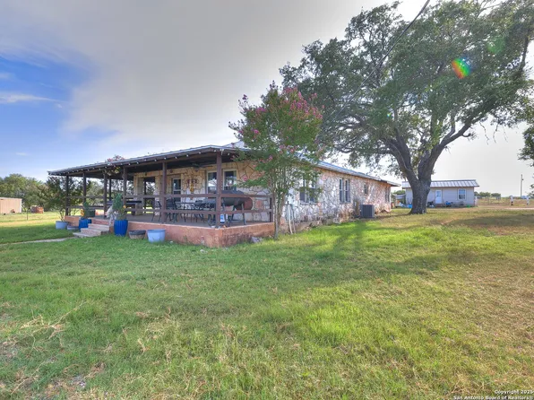17188 Wildhorse Pass, Marion, TX 78124