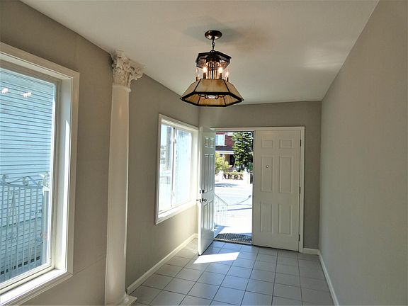 3rd image of 360 E Saint James St