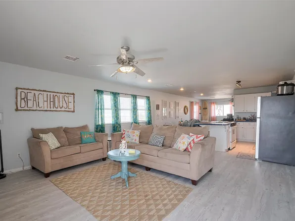 510 Oyster St, Surfside Beach, TX 77541