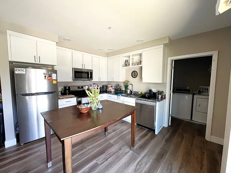Sunrise Apartments — Photo 21