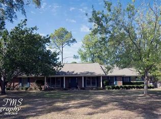 207 Newmont Dr, Eufaula, AL 36027