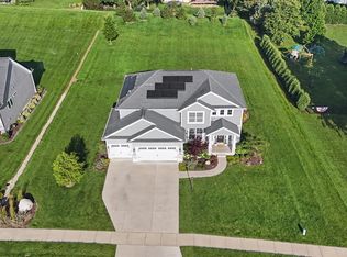 1401 Briarwood Ln, Mahomet, IL 61853