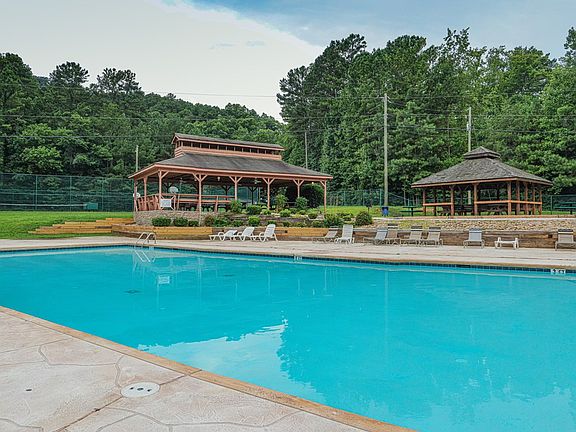 4th image of 965 Raccoon Rdg NE