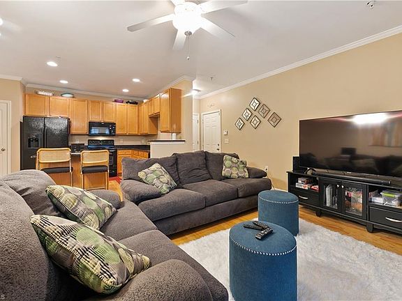 2nd image of 2431 Eagle Creek Ct Unit 303