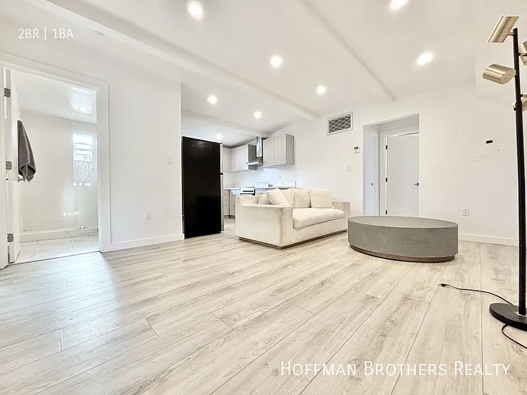 1570 Yosemite Dr #6 — Photo 3