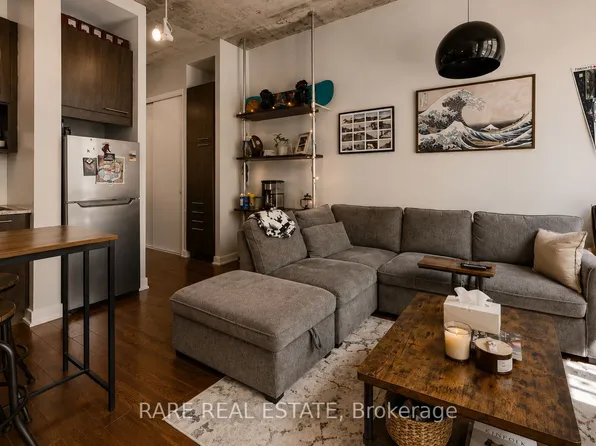 66 Portland St #205, Toronto, ON M5V 2M6