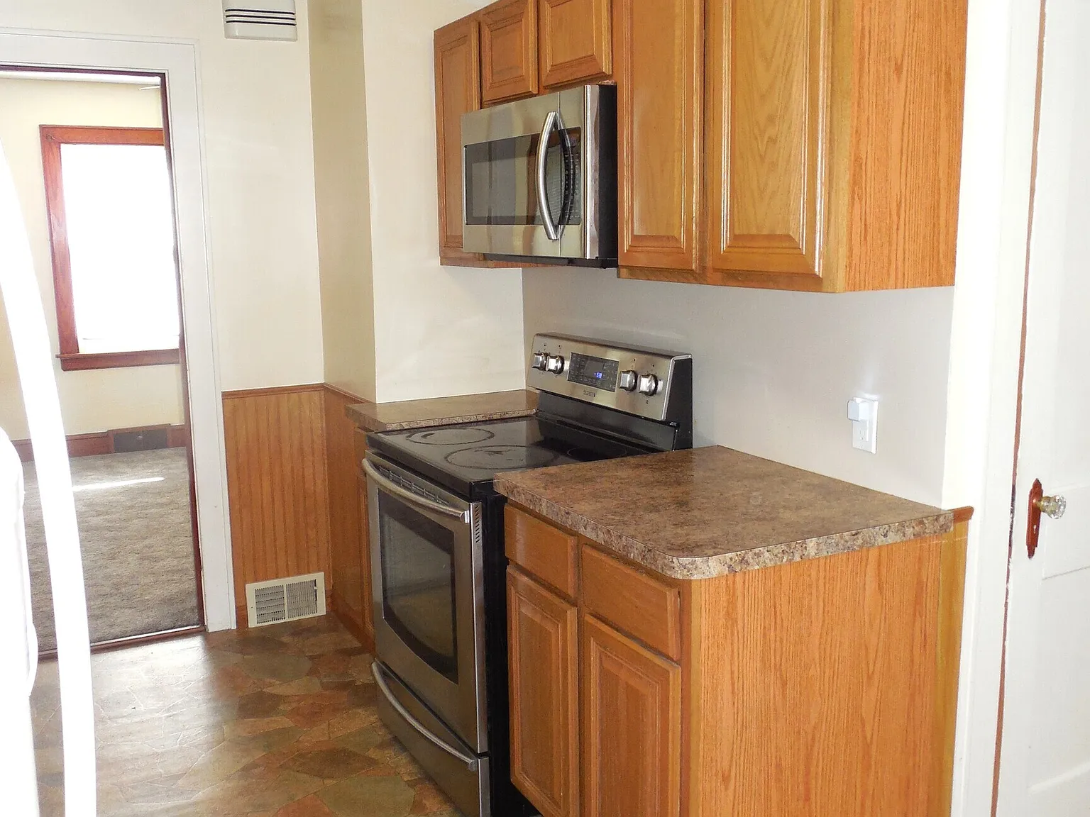 2 bed, 1.0 bath, 800 sqft, $1,600 — Photo 4
