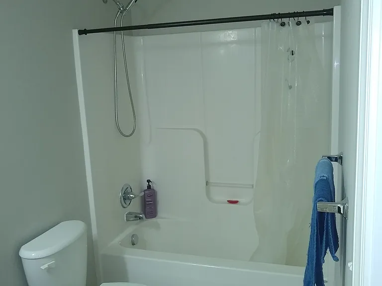 Shared Bath 2nd Floor