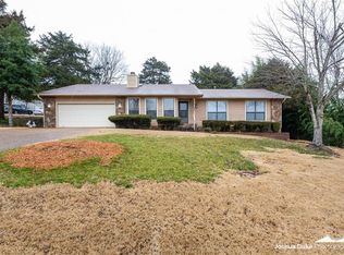 3125 N Warwick Dr, Fayetteville, AR 72703