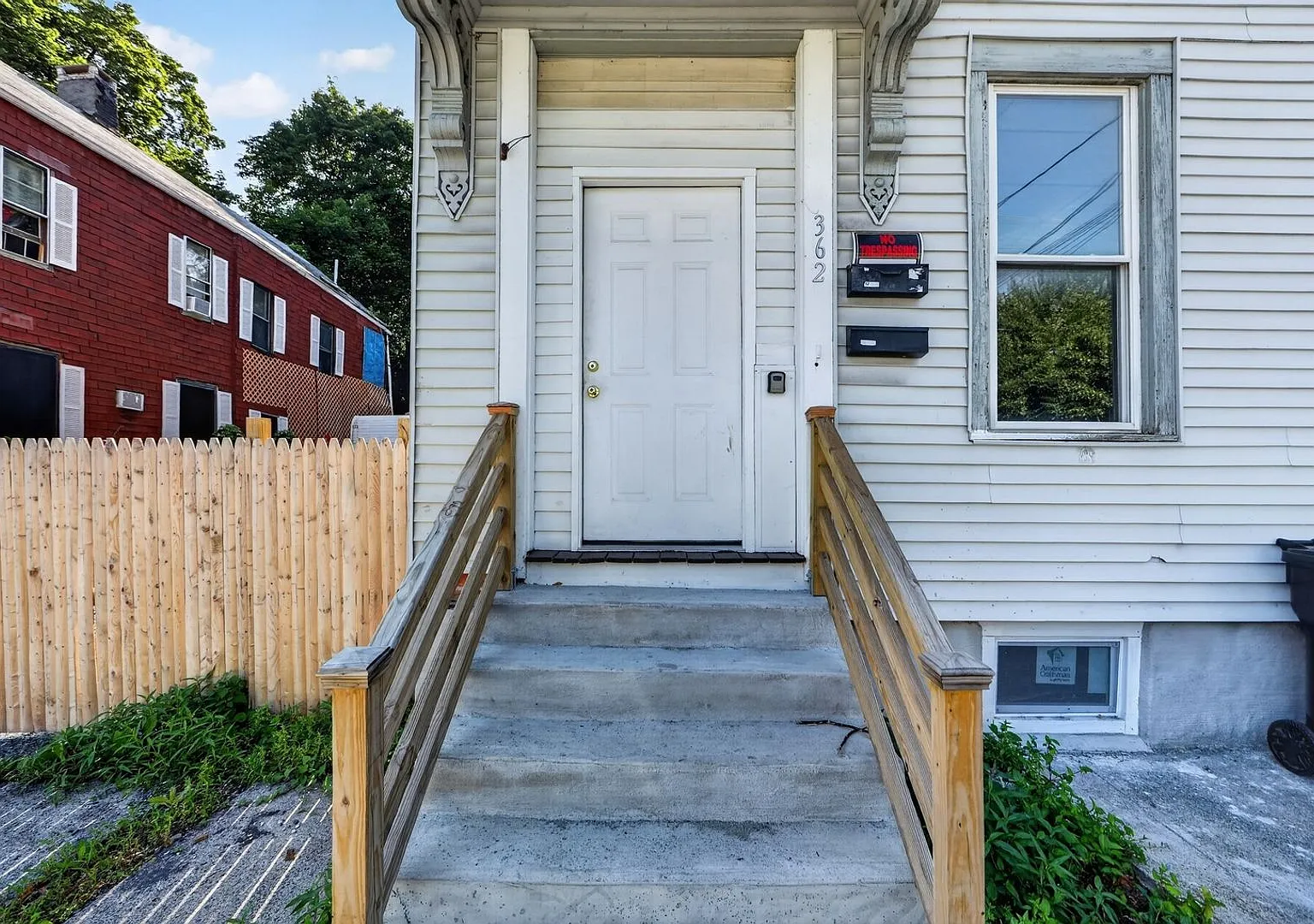 Charming 3BR 1st Floor Apartment of Duplex in Troy — Photo 3