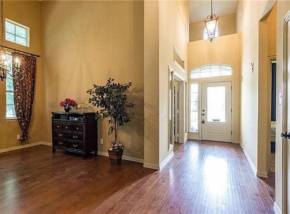4th image of 807 Stowe Ln
