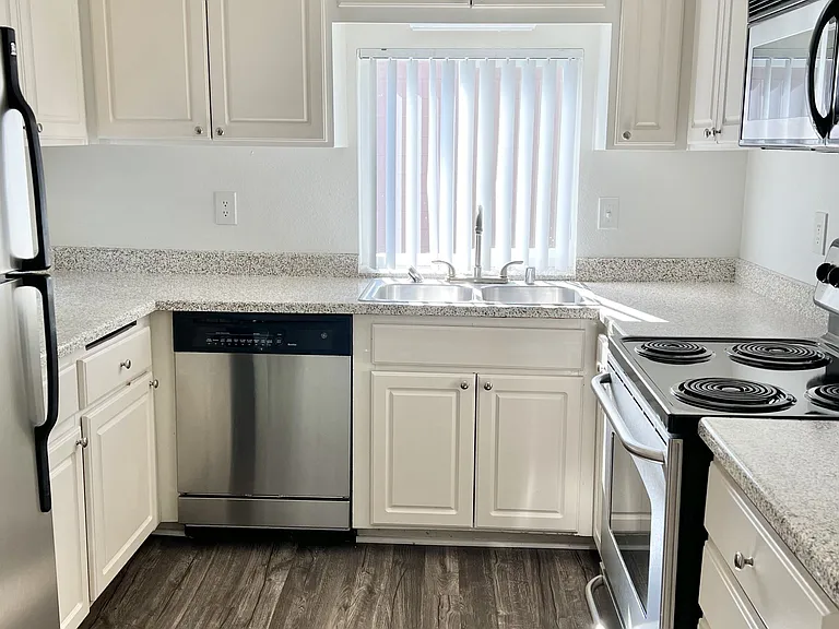 Canyon Crest Views Apartments — Photo 16