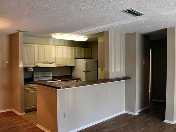 3rd image of 9481 Highland Oak Dr Unit 907