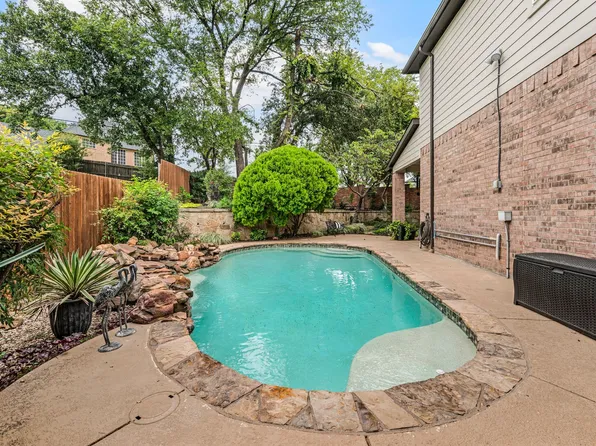 3505 Silverwood Ct, Bedford, TX 76021
