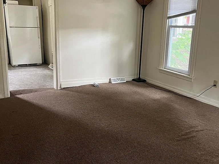 343 E Orange St — Photo 11