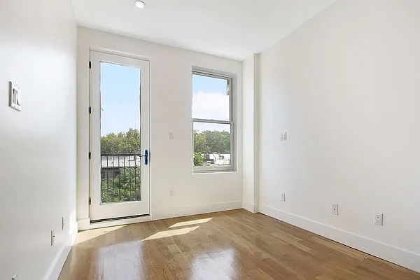 Rented by The Agency | media 3