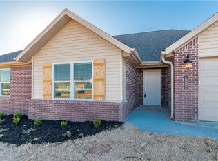 682 Mary Katherine St, Prairie Grove, AR 72753
