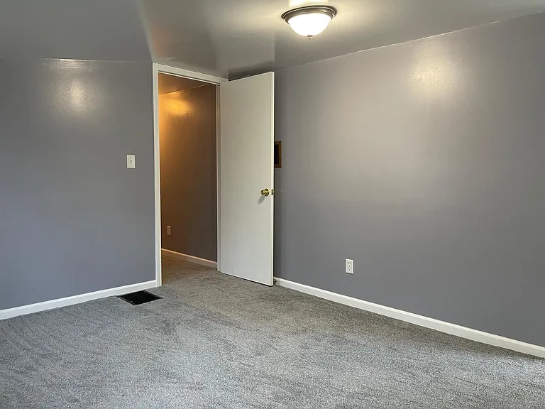 18201 Royalton Rd — Photo 16