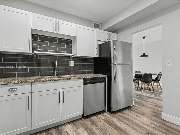 3rd image of 500 Bayview Dr APT 727