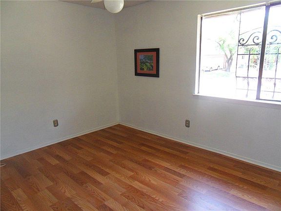 2nd image of 602 Mulberry Dr