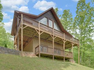 563 Dillon Oaks Dr, Murphy, NC 28906
