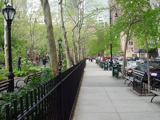 Rented by E Realty International Corp | media 2