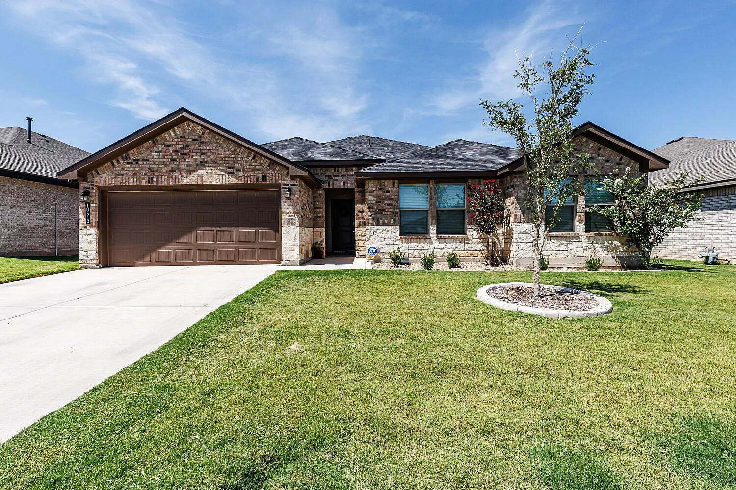 4 bed, 2.0 bath, 2043 sqft, $2,600 — Photo 1