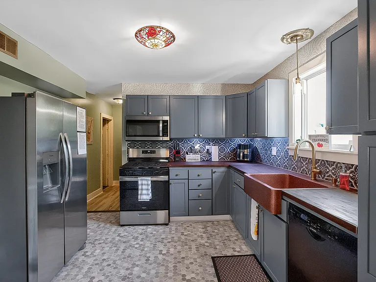 700 Broadway Ave NW #2 — Photo 28