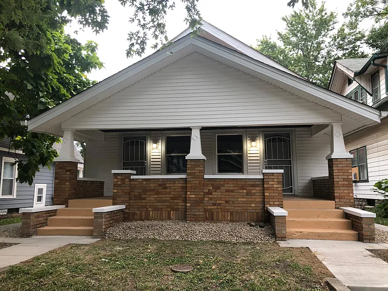 429 N Linwood Ave — Photo 2