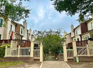 5804 Apsley House Ct, Alexandria, VA 22310