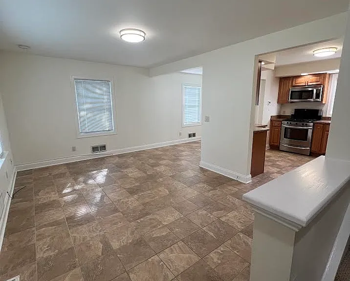 155 Lattimore Rd — Photo 2