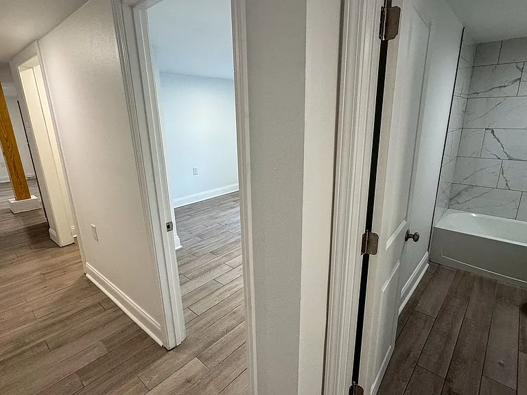 Freshly Renovated 2bd/1ba with New Appliances Near Campus — Photo 6