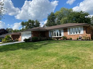 906 Walnut Dr, Darien, IL
