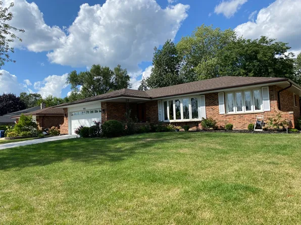 906 Walnut Dr, Darien, IL 60561