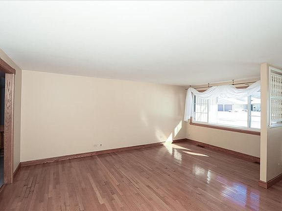 5th image of 416 Courtland Ct