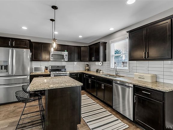2nd image of 2 Magrum Ln