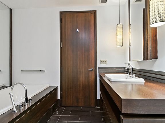 5th image of 40 Broad St APT 16C