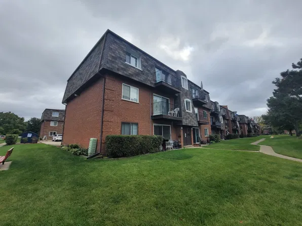 9368 Bay Colony Dr APT 3N, Des Plaines, IL 60016